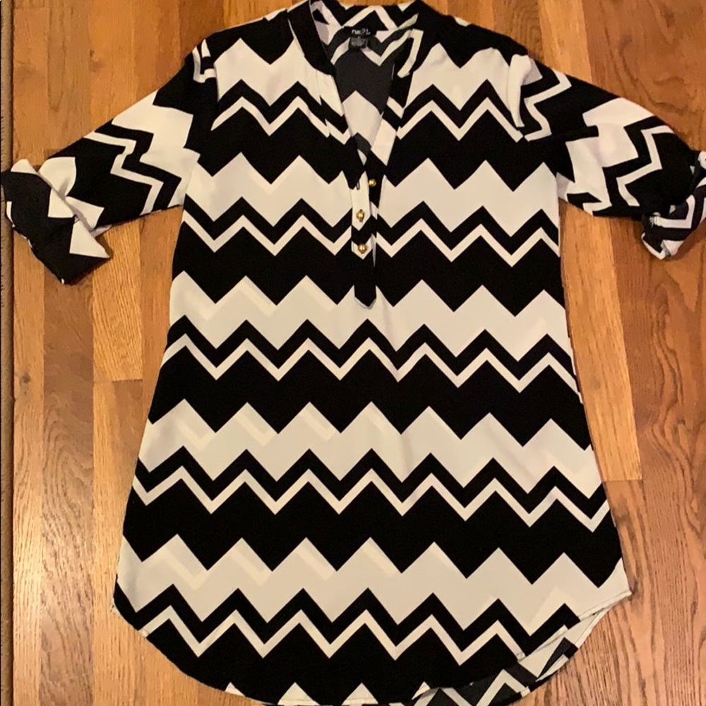 Rue 21 Black and White Tunic